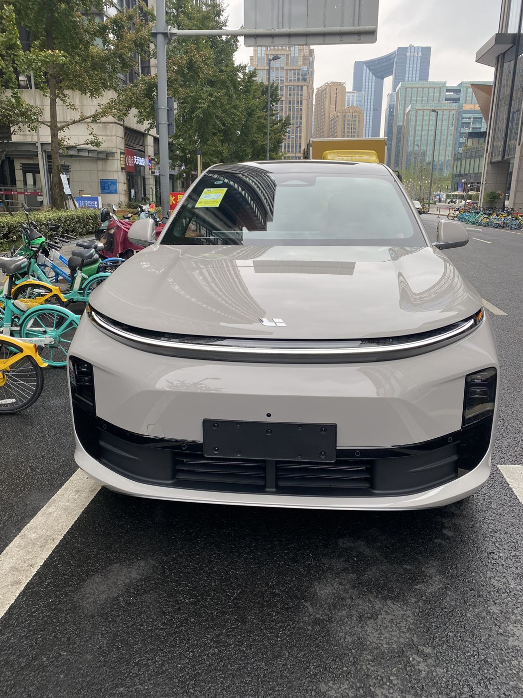 AG贵宾厅 MEGA 高压纯电 MPV